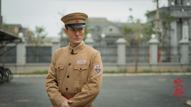 电影《火种》定档10月16日全国上映 富大龙姜武交锋对峙剖开时代激变