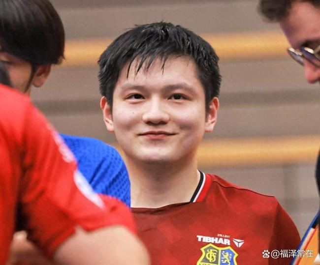 樊振东总是如此暖心 赛后笑容融化全场