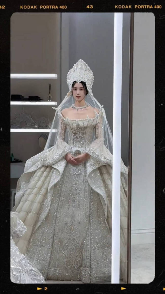 徐艺洋共享试穿婚纱花絮 十二套婚纱尽显优雅奋斗