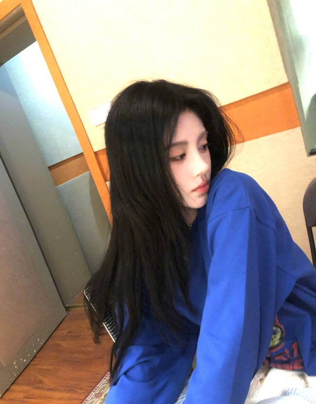 鞠婧祎晒平日随拍清纯温婉 回眸含笑仙女感悉数