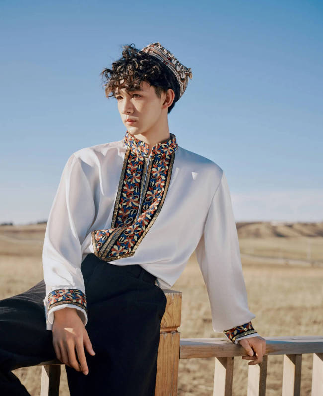 荣梓杉工作室仅1人参保 该公司成立于2021年8月