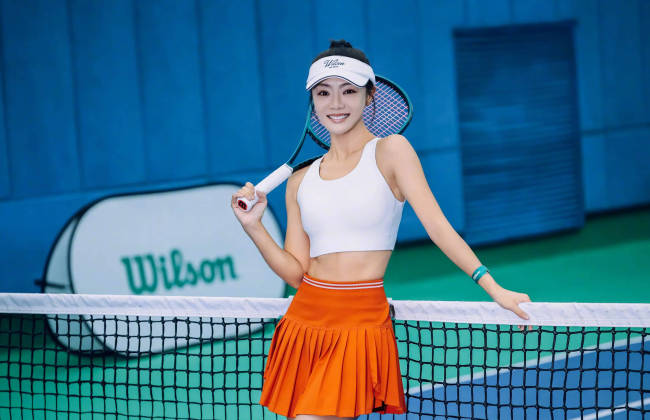 邓家佳新恋情疑似曝光 与神秘男子连续两日同进出