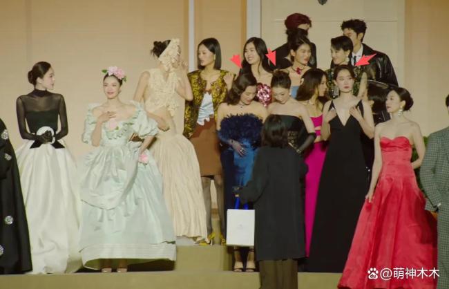 钟楚曦站位风波后首现身,气质优雅眼睛疑似肿了,评论区已彻底沦陷 C位争议引热议