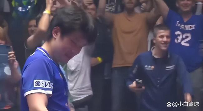 2-0遭逆转张本有多沮丧？握手后尬笑遮丑 心态崩了