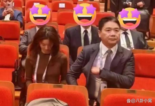 刘强东与章泽天被抓拍 自嘲“没了自信” 土味营销引争议