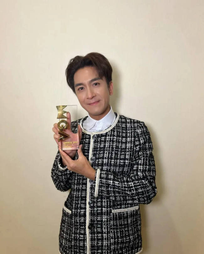 马国明晒近照被说姨味重 客岁曾获最好穿着男艺东谈主