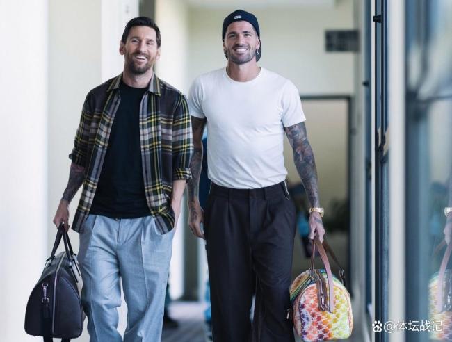 梅西重返诺坎普,德保罗捕捉千万点赞瞬间 情感触动全球球迷