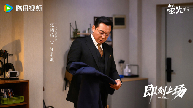 《即刻上场》开播 胡先煦周依然何蓝逗争“心动offer”