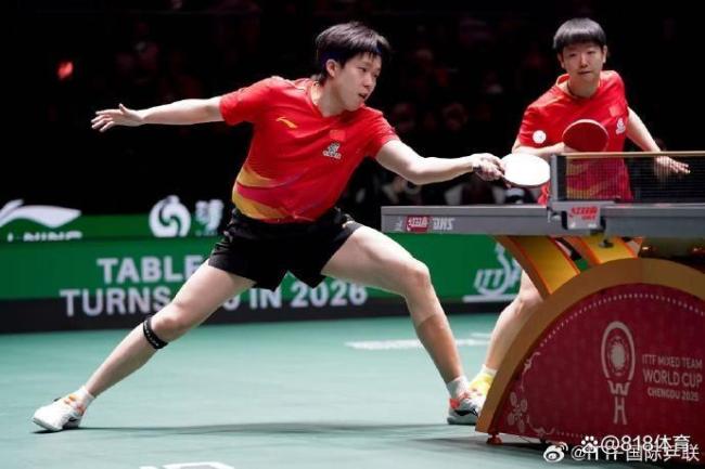 王楚钦和韩国队员击掌差点打半途经孙颖莎，大头要紧惊骇一个击掌 莎莎只走直线