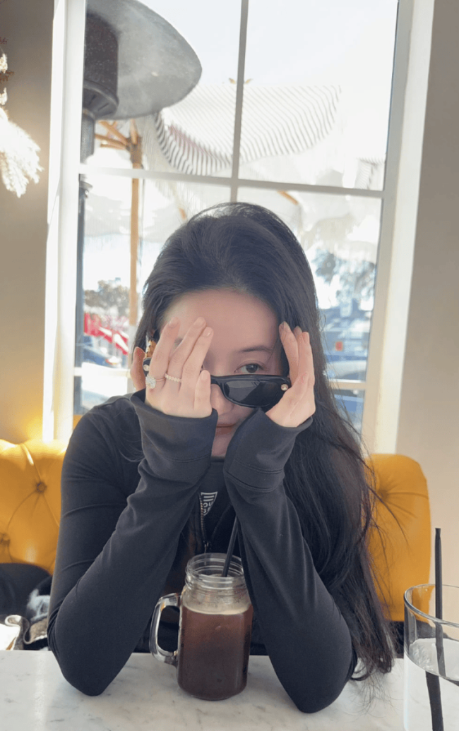 刘亦菲安闲穿搭气象温情 散步街头解放粗疏