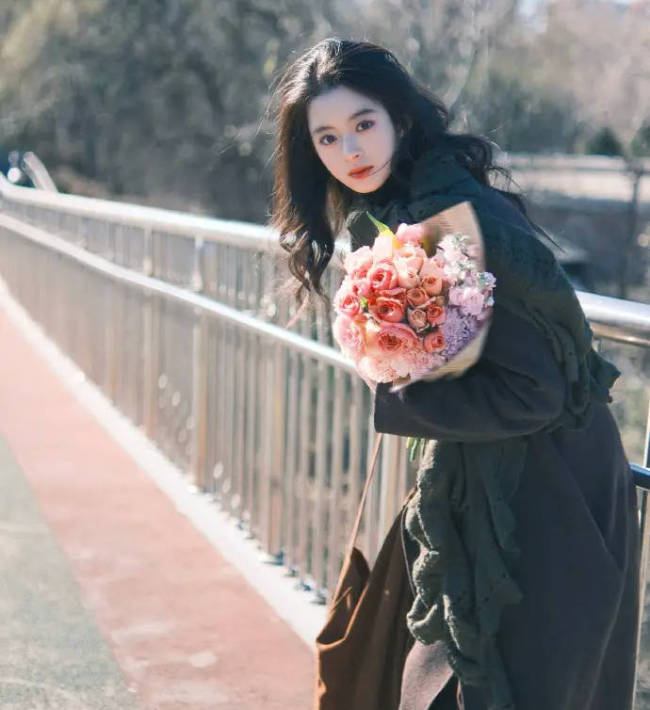 嘉行回应黄杨钿甜与父亲成立合伙企业