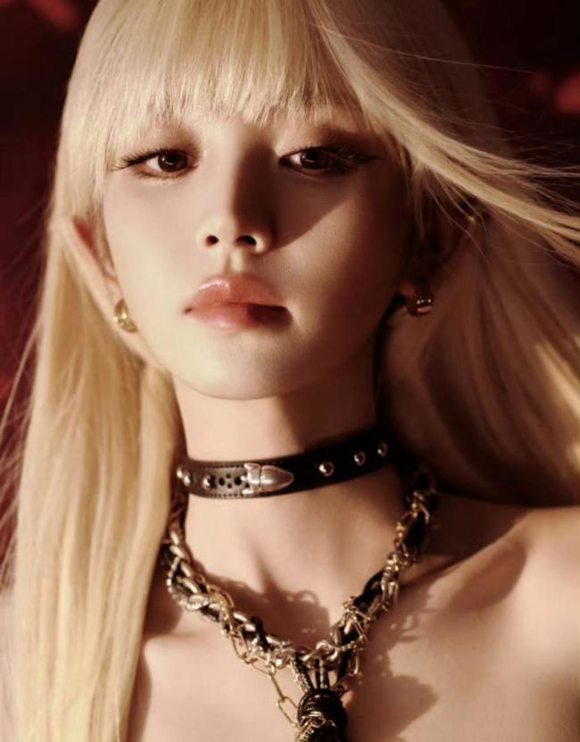 田曦薇九宫格告别2025年 东方甜飒美闪耀全球