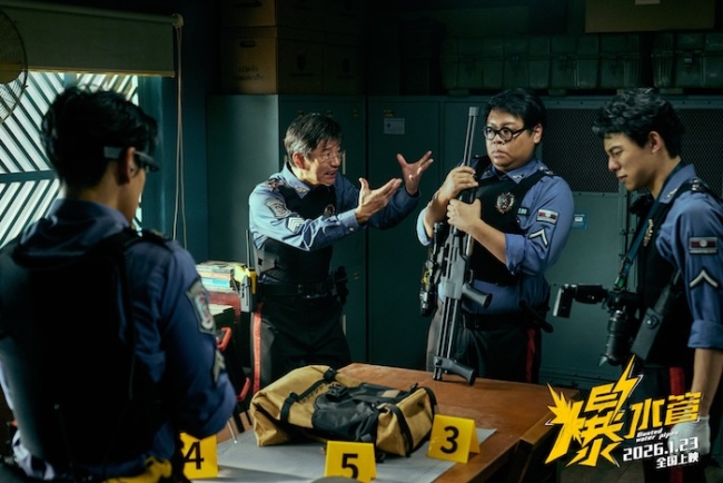 邀你来笑！犯罪喜剧《爆水管》曝“民风淳朴和平镇”特别视频