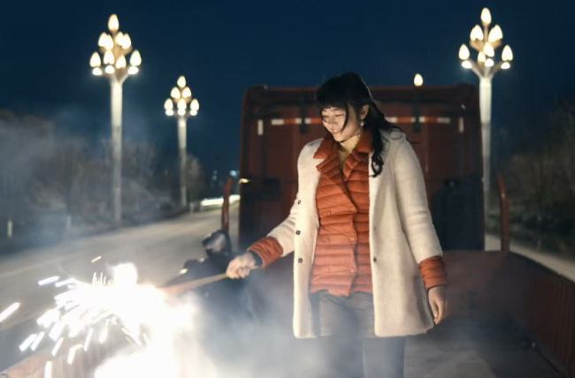 南吉亮相央华版《如梦之梦》 话剧首秀演技获好评