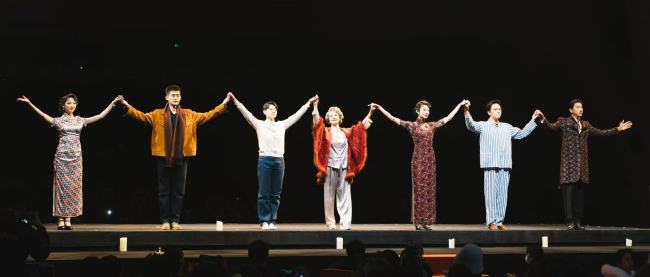 南吉亮相央华版《如梦之梦》 话剧首秀演技获好评