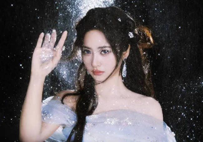 沈月穿蓬蓬裙造型灵动 好像雪中蹦跳的小鹿