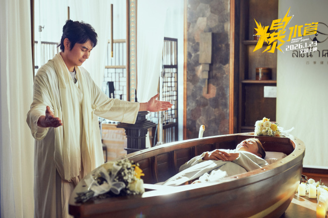 今日上映，年前爆笑！神经喜剧《爆水管》曝“精神状态遥遥领先”喜剧特辑