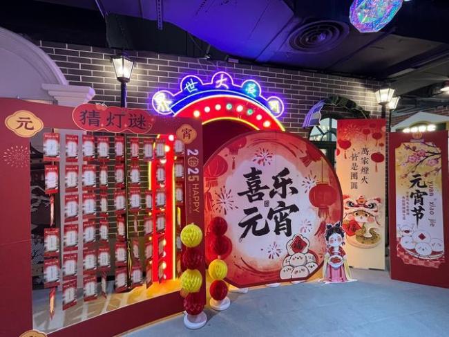 凤凰传奇喜气洋洋现身北京台春晚 精彩献唱引爆全场