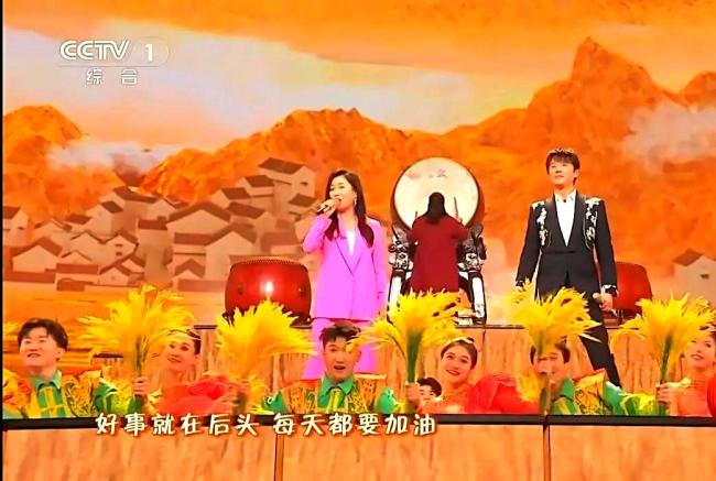 凤凰传奇喜气洋洋现身北京台春晚 精彩献唱引爆全场