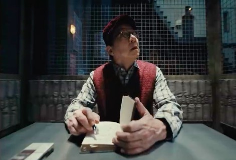 成龙在玩一种很新的密室脱逃 