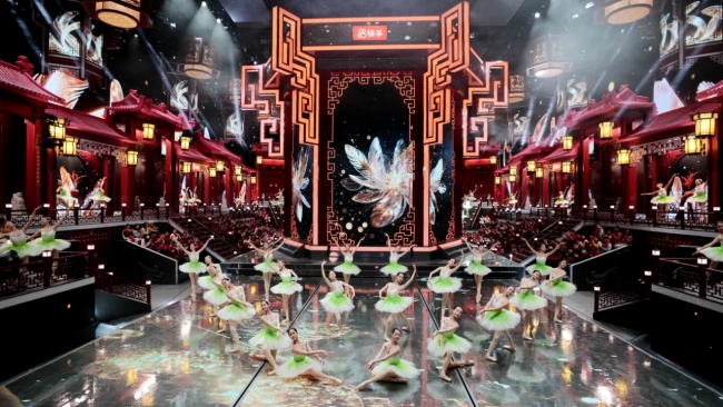 看《骏马奔腾向朔方》怎样重塑春晚开场好意思学