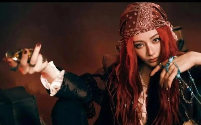 迪丽热巴春晚化妆师曾是爆款制造机 争议继续