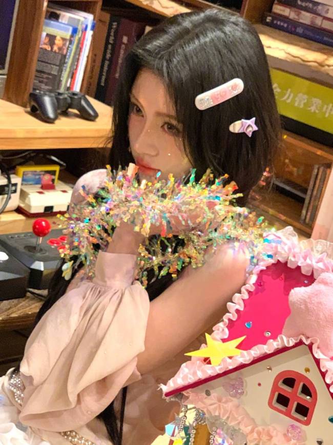 鞠婧祎梦幻少女风穿搭美到犯规!嘟嘴卖萌可爱迷人