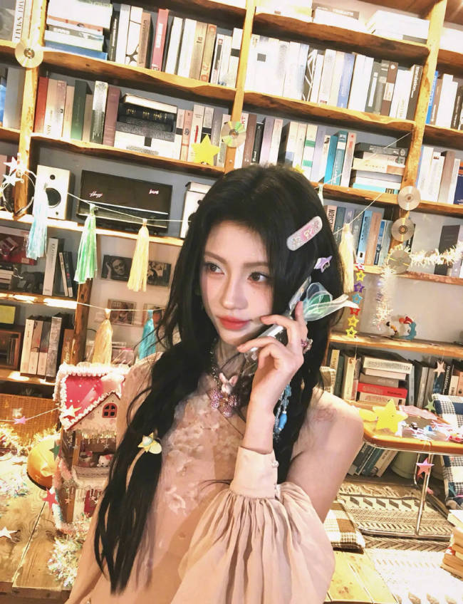 鞠婧祎梦幻少女风穿搭美到犯规!嘟嘴卖萌可爱迷人