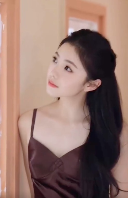 刘浩存从小就长这样 网友：1:1等比例长大