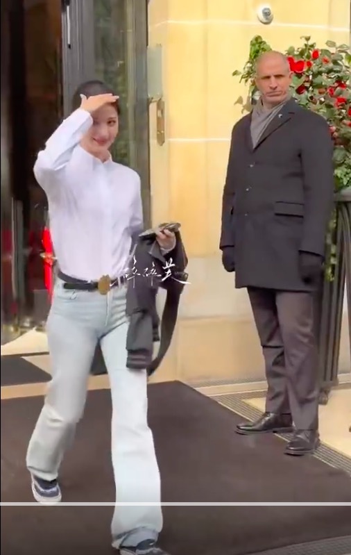 女装牛仔裤也没有放过王楚然 网友：“版型到底是谁设计的”？