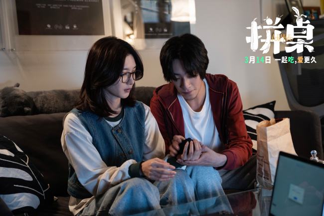 电影《拼桌》发布“烹”然心动版特辑  王传君江疏影解锁新型社交关系