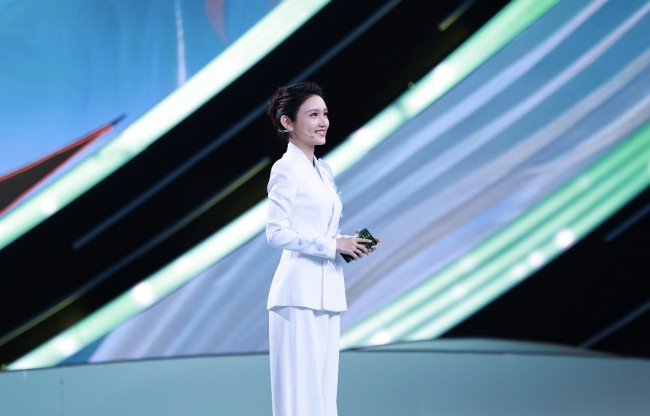 2026央视元宵 总台主持人龙洋专业执麦添彩团圆夜