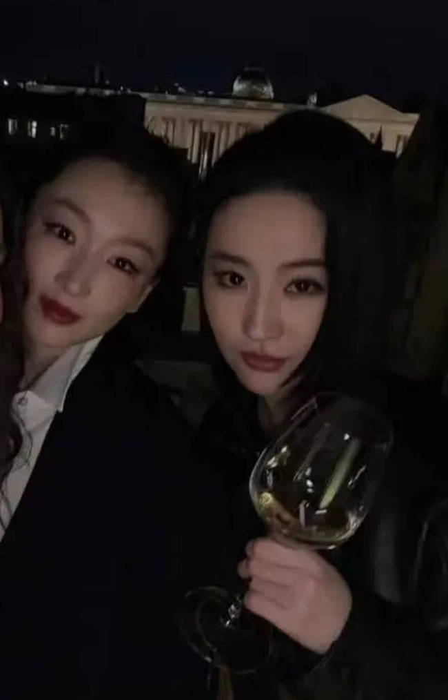 刘亦菲与周冬雨最新晚宴合照曝光!美女同框太养眼