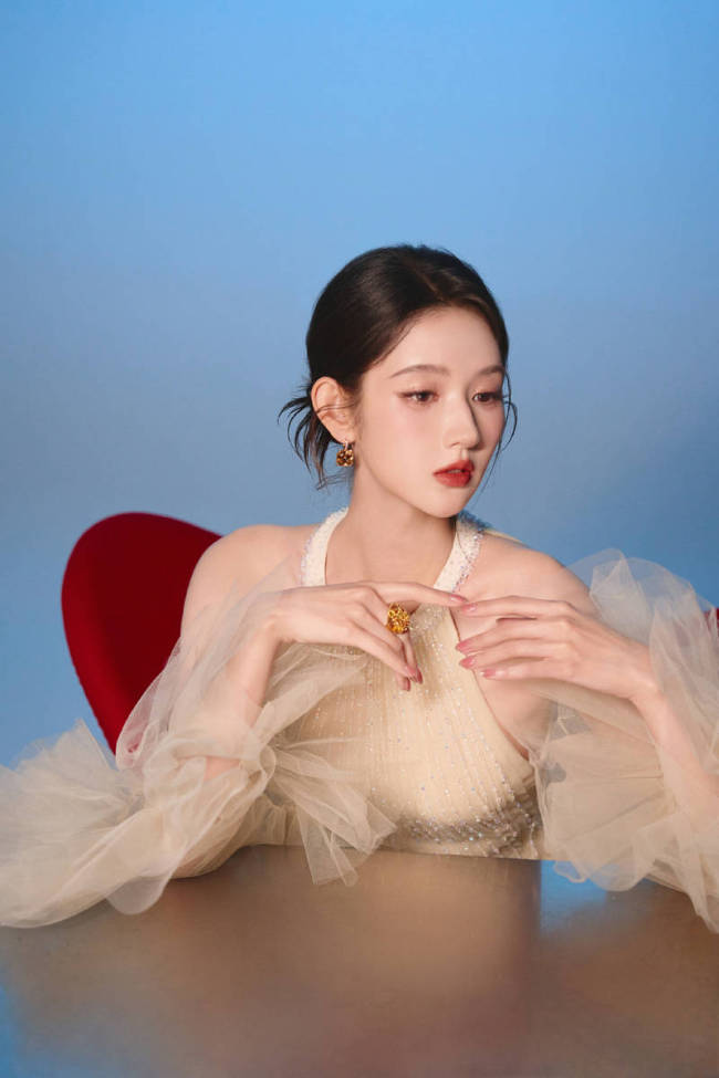 王玉雯穿亮片轻纱裙似优雅天鹅!美貌养眼气质在线