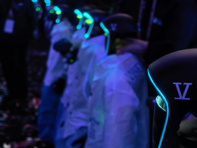 具深护航鸟巢十六场演唱会  标志机器人在大型演唱会场景正式商业化