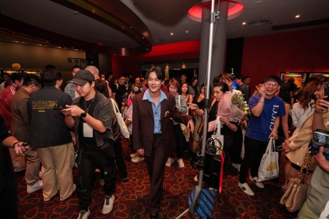 许瑞奇《我的东谈主生我自摸》新加坡上映《好孩子》引爆扮装口碑