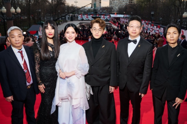 粤产影片《阳光灿烂的地方》莫斯科首映 金莎担任主竞赛评委