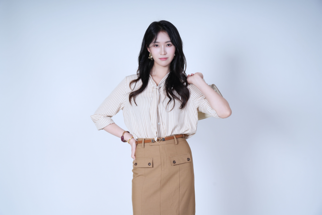 女性逆袭剧《闪耀的你》深圳开机 50 岁女总裁变身 20 岁少女开启商战复仇