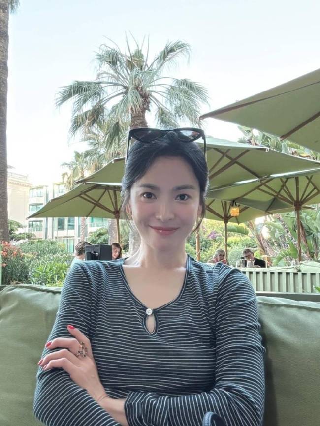 越素越美丽!宋慧乔晒美照清冷感扑面而来