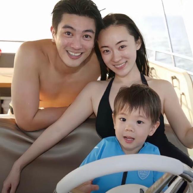 嗯哼身高王人快赶上爸爸了 少年感拉满