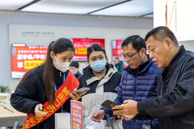 各地政府节前密集调研 苏宁易购3C产品销量翻倍增长