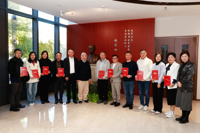 清华经管2016医药董事长班牵手兴华青少年助学基金会 炭火传薪助力寒门学子逐梦路