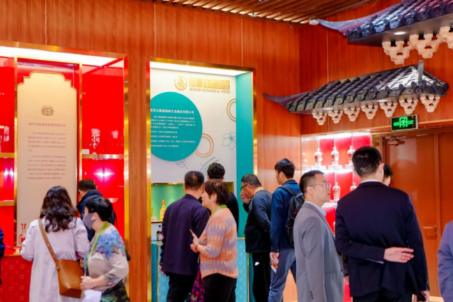 八度携手宝聚荣配资，五粮液在进博舞台奏响“和美”乐章