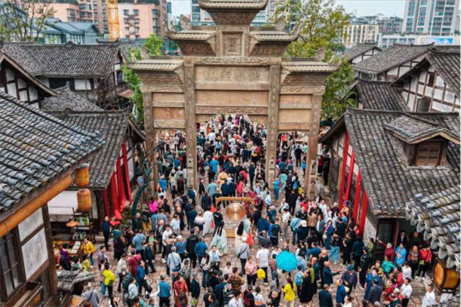 中国烹调行家“寻香”元明古窖池群，探寻五粮液“大国浓香”密码