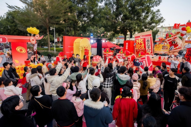 华网·两会丨政府工作报告：激发下沉市场消费活力