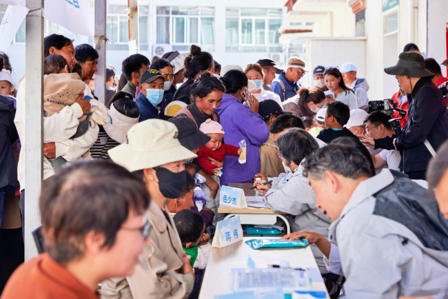 △2025澳优基金会海普诺凯格桑花公益行。