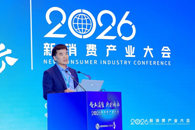 图为中国奶业协会副秘书长周振峰
