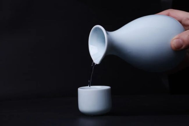 杜甫酒业集团，闻着酒香不卖酒？