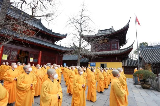 江苏尼众佛学院在鸡鸣寺举行新学期升国旗仪式