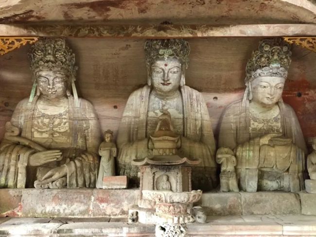 大足宝顶山佛祖岩华严三圣像